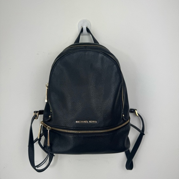 Michael KORS Black Pebble Leather Rhea zip Backpack. 3 pockets 1 zippered inside - Picture 6 of 8